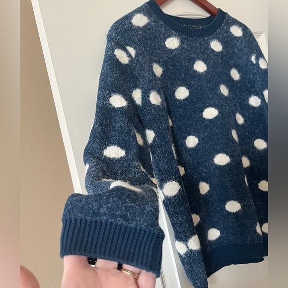 SALE! Romeo + Juliet Fuzzy Blue & White Polka Dot Sweater Women’s Size Large - Picture 5 of 13